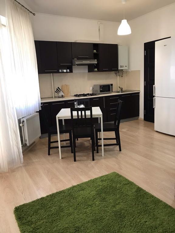 אוזהורוד Gil Apartments, Квартира Студия В Самом Центре Пл Петефи מראה חיצוני תמונה