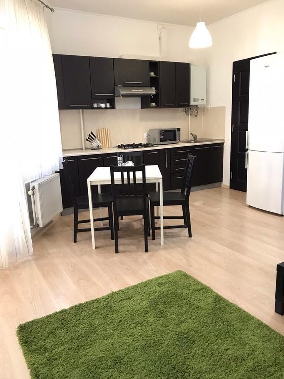 אוזהורוד Gil Apartments, Квартира Студия В Самом Центре Пл Петефи מראה חיצוני תמונה